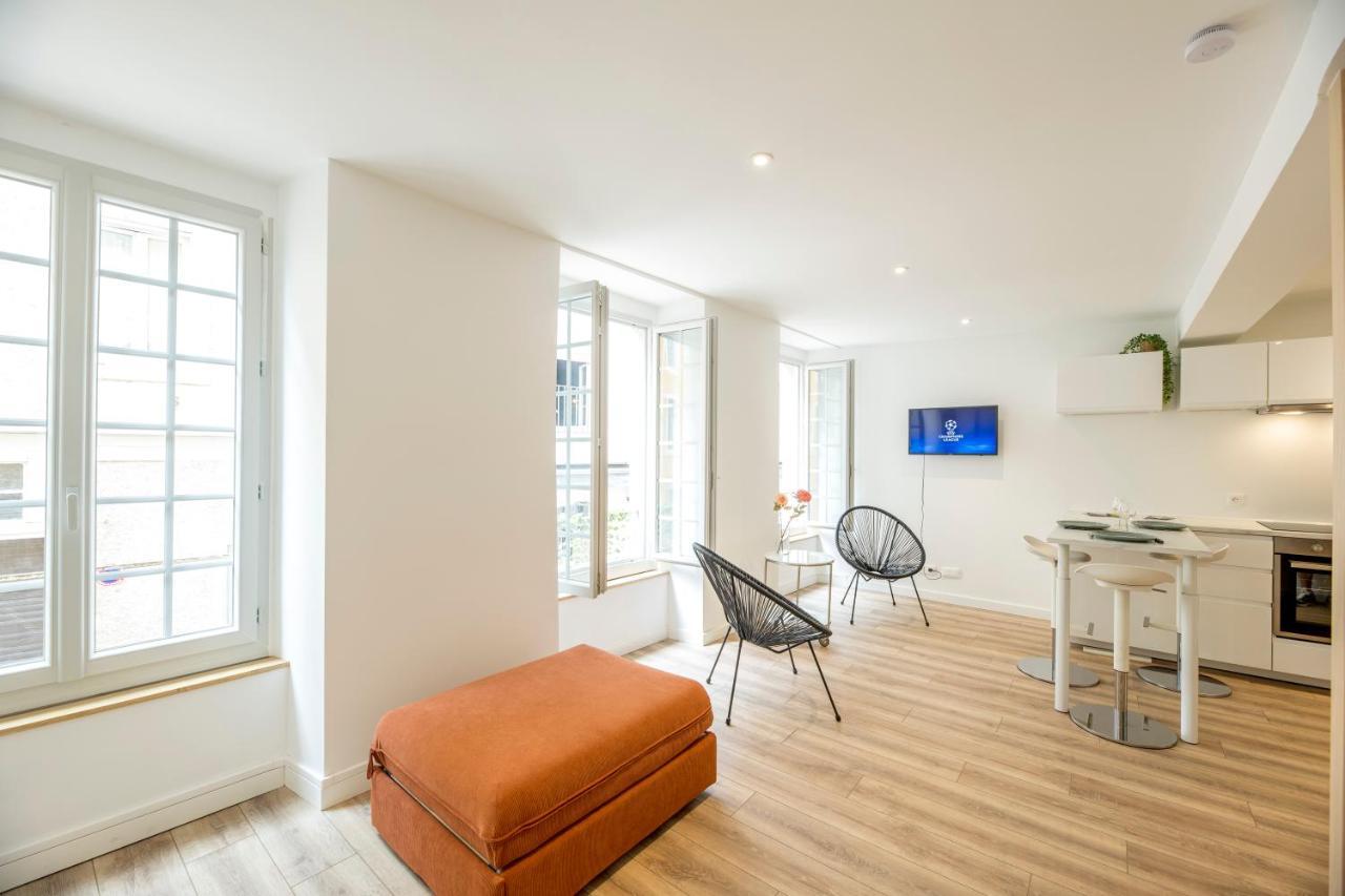 Quartier Du Chateau, Superbe Appartement Avec Parking Pau Exterior foto